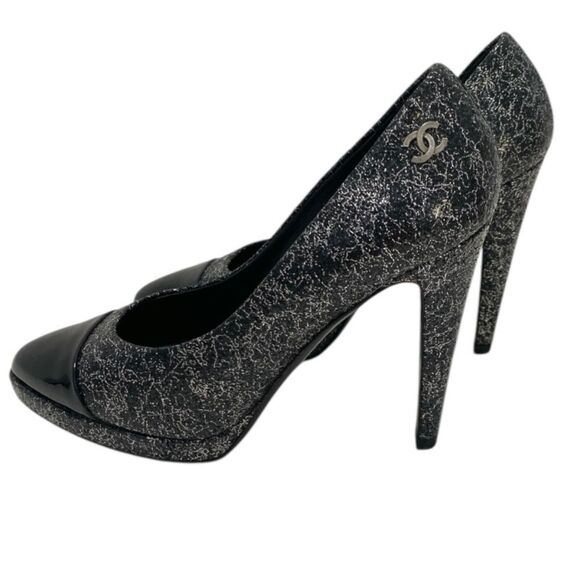 Chanel Escarpins Black & Silver Textured Leather Cap Toe CC Logo Pumps MSRP $895 - Picture 8 of 17